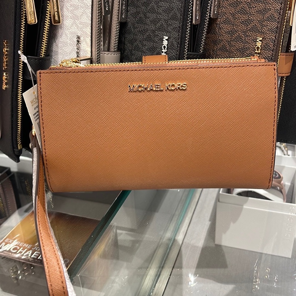 MICHAEL KORS LARGE DOUBLE ZIP WRISTLET WALLET PHONE CASE CLUTCH
Luggage - Picture 1 of 16